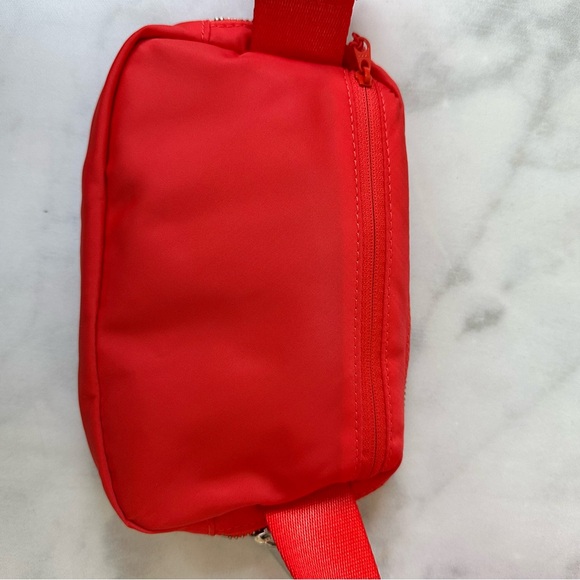Lululemon Red Everywhere Belt Bag 1L NWOT - Picture 4 of 6